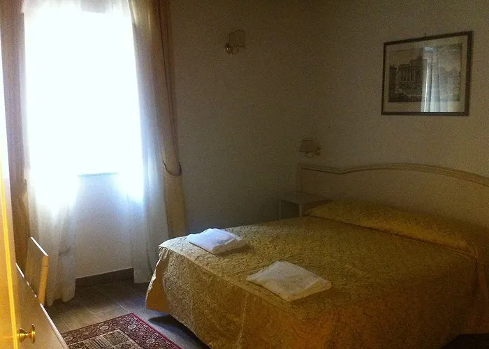 Pantheon Oda ve Kahvaltı 4*